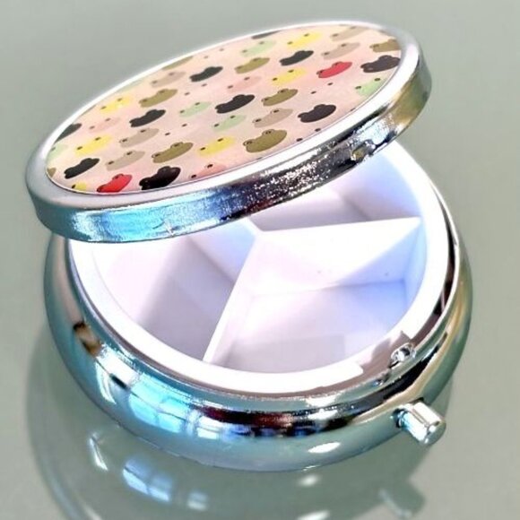 Mod Retro Style Frog Heads Purse Decorative Travel Stainless Steel Pill Box New - Picture 2 of 2